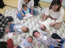 おともだちがいっぱいだあ～ うれしいなぁ♪