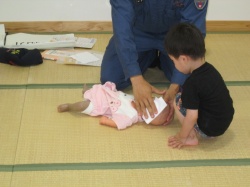 こうやって血を止めるんだね！ 