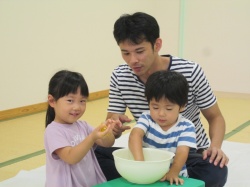 パパ見て見て！！ぐにゅぐにゅしてるよ～