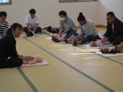 パパの手って大きいね。 手のぬくもりが気持ちいいね★