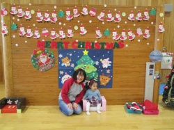 ツリーのカチューシャをつけてパチリ★ とっても似合ってるよ★