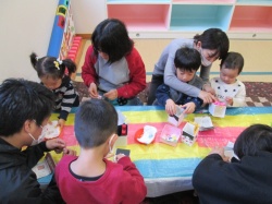 豆入れを一緒に作ったよ！ 鬼と福のお顔が作れたかな？！