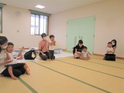 2歳の親子同士で一緒にふれあい遊びを楽しんだよ☆