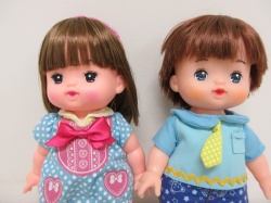 仲良しなお人形