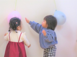 私もピンクの鬼さんをポンポンしてみよーっと★