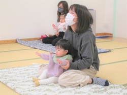 あっ！ママ！ この音楽聞いたことあるよ！