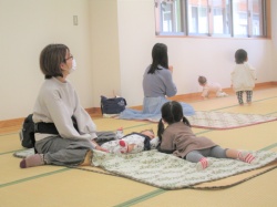 みんな生演奏の音色に 引き寄せられています♫ 