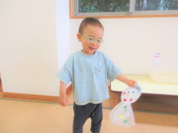 見て見て！ ぼくの作ったてるてる坊主♫