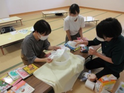 パンツパッドってこんなに水を吸収するんですね！ 