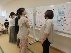 資料をみながら、ママ同士で子育てトークもできました！