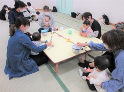 紙皿で作った「パンダさん」が ユラユラ揺れてかわいいね