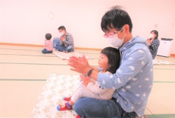 パパと一緒にパチパチ！！