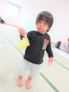 これにお菓子入れてもらうんだー！