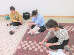 広場でも人気の「キラキラペットボトル」を作ったよ！