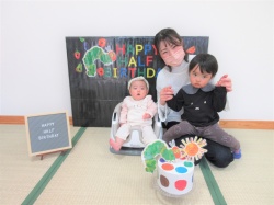 家族で一緒にハイチーズ！これからの成長も楽しみ♫ 